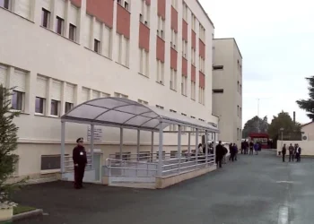 Zjarr tek Neurologjia? Reagon QSUT: Është konstatuar prani tymi, por pa rrezik për pacientët