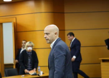 “Absurde se si Dado ka bërë gafë që në faqen e parë të dosjes së Veliajt dhe thotë ishte lapsus”