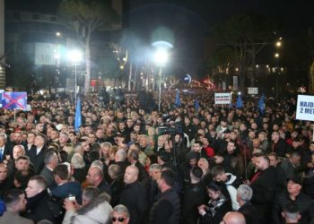 “Berisha foli si në mbledhje kryesie”, gazetari: PD është më e përçarë se kurrë