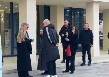 “Luftoni vetë për mandatin e deputetit”, Rama me socialistët e Fierit: Në listë, të sigurt vetëm drejtuesit politikë!