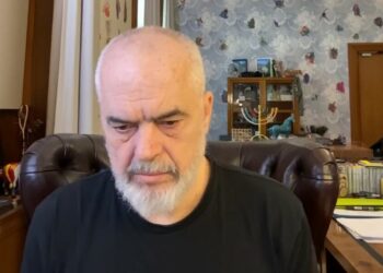 “Hajde se jam LIVE tani…”, telefonata që nxori “zbuluar” kryeministrin: Më 2 Mars, në Athinë…