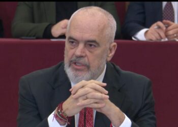 “PS po minon hetimet VIP”, Rama për akuzat: Këta që e birësuan SPAK pas pilafit…