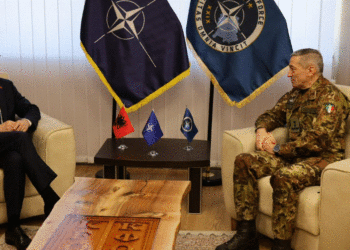 Begaj vizitë në komandën e misionit të NATO-s në Prishtinë: Keni mbështetjen e palëkundur të Shqipërisë