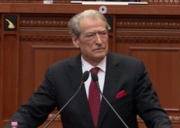 “A e morët vesh mesazhin sot?”, Berisha kërkon Ramën në Parlament: Ku je o Edvin?