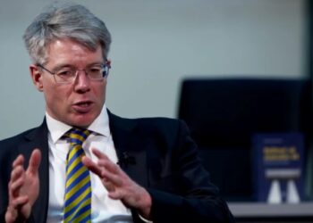 “Kosova është një nga shtetet më të rrezikuara në Evropë”/ Alarmi i historianit të njohur: Qeveria serbe, nën presion të madh, mund të organizojë konflikt