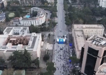 Pamjet nga droni/ Ja pjesëmarrja në protestën e sotme të opozitës (Video)