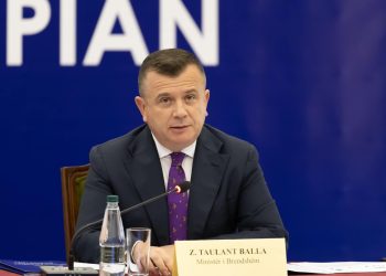 “PD do alibi që të prishë zgjedhjet”, Balla: Kërkesa që emigrantët të votojnë me pasaportë të huaj, jo logjike