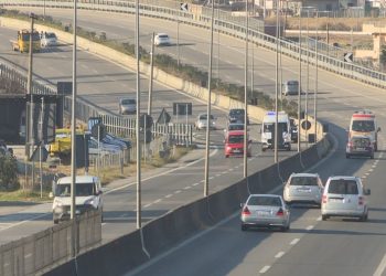 Nuk “zënë mend” ! Mbi 2 mijë shoferë përsëritës për celularin, rripin e sigurimit dhe shpejtësinë