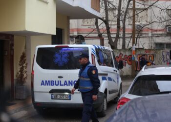 Dyshohet se vrau me thikë bashkëshorten e tij 24-vjeçare në Tiranë, identifikohet dhe shpallet në kërkim palestinezi