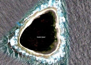 “Vrima e zezë” në mes të Paqësorit: misteri i fotos së pazakontë në Google Earth
