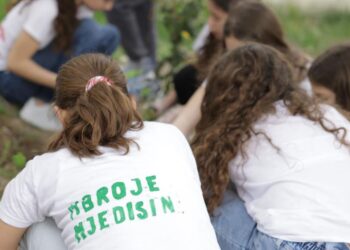“Shkolla Ekologjike” / Fondacioni Mane dhe Save the Children ndërmarrin hapa konkretë për klimën dhe mjedisin