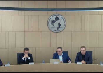 KAS rrëzon ankimimin e Goxhaj me shumicë votash: Nuk do të ketë shkronja kapitale dhe mbiemra bold