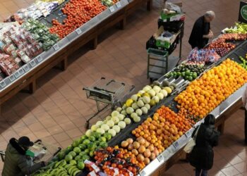 Drejt një lufte tregtare me Kinën, Kanadanë dhe Meksikën/ Çfarë duhet të dimë mbi tarifat e reja të SHBA dhe ndikimin e tyre tek biznesi dhe konsumatorët