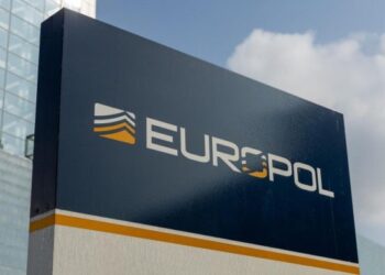 Europol: Bandat kriminale po bëhen më të rrezikshme për shkak të IA-së