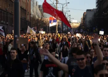 Tension në rrugët e Beogradit, një ditë para protestës masive antiqeveritare