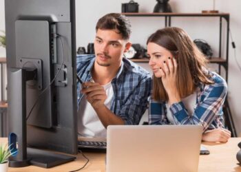 Adoleshentë të vetëpunësuar milionerë – Në sfidë me universitetet dhe tregun e punës