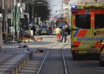 Panik në Gjermani/ Makina merr para turmën e këmbësorëve, një i vdekur dhe 25 të plagosur