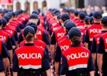 Rregullorja e re e Policisë, nga leja vjetore te shpërblimet dhe detyrat! Përveç shoqërimit, i shtohet e drejta e ndalimit