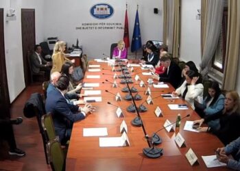 Komisioni i Medias dëgjesë me kandidatët për Këshill Drejtues në RTSH, prezantojnë platformat