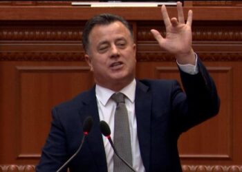 Berisha justifikon veprimet e turpshme të Nokës në Kuvend: Ishte ironi! Flamuri i njeh mirë socialistët, ndaj…
