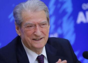 Berisha flet për ‘dashurinë’ Rama-Basha: Po e keqpërdor ‘Lul Bravën’ që të heqë vëmendjen!