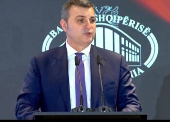 Guvernatori Sejko: Përdorimi i kartave bankare u rrit me tre herë në katër vitet e fundit, kurse i transaksioneve me shtatë herë