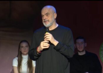 Rama ‘thumbon’ Berishën: I mençur është bufi i vërtetë i kënetës, jo ai i Tiranës! 
