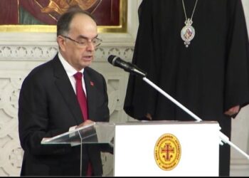 Presidenti Begaj në ceremoninë e fronëzimit të Kryepeshkopit Joan: Kisha Ortodokse ka qenë dhe mbetet udhërrëfyese dhe mbrojtëse e vlerave kombëtare