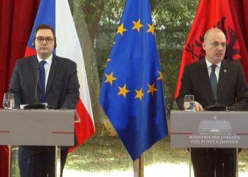 Hasani: Thellojmë bashkëpunimin me Çekinë. Ministri Lipavsky: BE, jo e plotë pa Shqipërinë