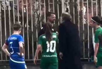 VIDEO / Zbriti në fushë dhe shtyu arbitrin, nis procedimi ndaj Koço Kokëdhimës