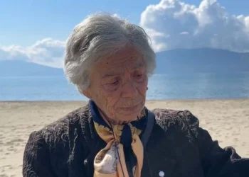 “Filmi harroi të vërtetën time”, aktorja Lavdie Bisha rrëfen me lot në sy: Si e frymëzova regjisorin e “Flutura në kabinën time”