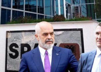 “Këtu vranë protestues të pafajshëm”, Rama: ‘Shpatën’ Altin Dumanit ja dhamë ne, edhe dje aty ishte po s’kishte shpatë!