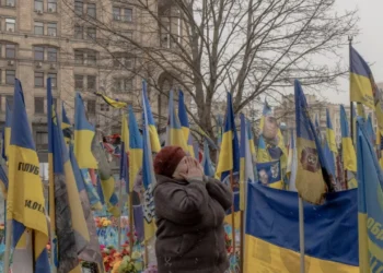 “Luftoi si një luan”/ Ukrainasit mbështesin Zelenskyn pas përplasjes me Trump