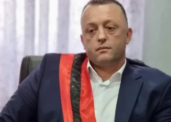 Jep dorëheqjen kryetari i bashkisë së Matit, do të kandidojë për deputet me PS në 11 Maj