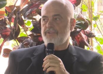 Rama ironizon Lapajn: Parti të re me kushërinjtë dhe me babanë në krye të listës mund të bëjë çdokush!
