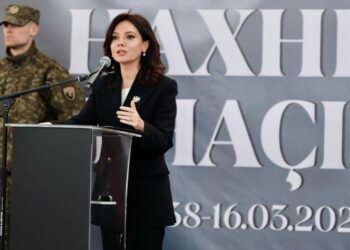 Spiropali në homazhet për babanë e Thaçit: Të kam sjellë një dorë dhe’ nga Shqipëria! Në mungesë të Hashimit do të të përcjellim ne