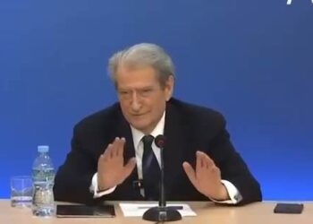 Video/ LaCivita do të vijë, por nuk dihet se kur! Berisha ende nuk di se ç’po ndodh me strategjistin e fushatës së PD-së