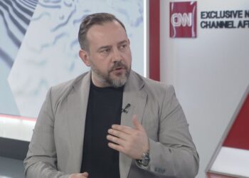 “Veliaj është i pafajshëm”, Xhafaj: Nuk e kemi vetëm me SPAK! S’merrem me veshjet e grave të politikanëve