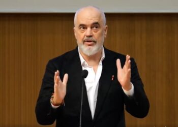 Rama me emigrantët në Athinë: 120 kompanitë shqiptare ofrojnë pune dhe paga më të mira se në Greqi