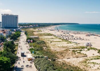 “Duhet të respektohet etika”, Gjermania ndalon personat e veshur në plazhet për nudistë