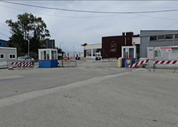 Kaloi furgonin për kontroll të imtësishëm, dhunohet efektivi në Portin e Vlorës