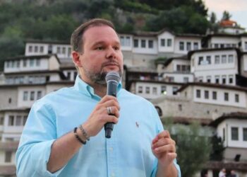 Demo zyrtarizon dorëheqjen, Kryetari i Bashkisë së Beratit kandidat për deputet i PS