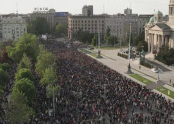 Serbia drejt vlimit politik, si po përpiqet Vuçiç ta zhvendosë krizën në Kosovë
