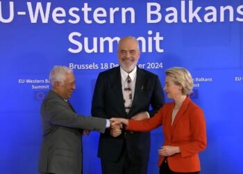 “Histori për libra”! Rama: Jam i vetmi lider shqiptar që kam udhëheqësit e BE në celularin tim