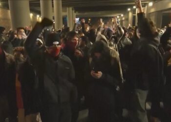 Arrestimi i kryebashkiakut të Stambollit, protestuesit përleshen me policinë, akuza ndaj Erdogan