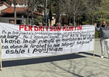 Lindi fëmijë me të miturën, romët protestojnë sërish për 21-vjeçarin e burgosur