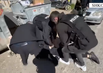 Do shiste një armë zjarri dhe municion luftarak, arrestohet 20-vjeçari në Shkodër