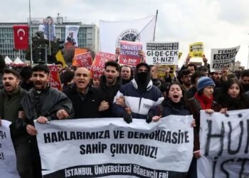 Imamoglu me ‘një këmbë’ në burg, vijojnë protestat masive në Turqi kundër Erdogan