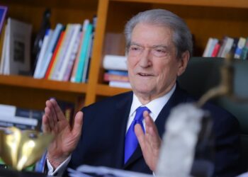 “Guximtarët e mëdhenj…”/ Cilët politikanë e frymëzojnë? Berisha nuk i “ndahet” Trumpit, ja kë renditi tjetër