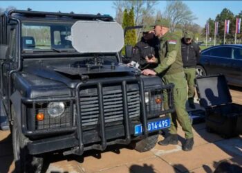 Armët zanore në protesta, DW: Teknologjia e përdorur në Serbi, si ajo dikur në Rumani